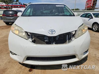 Piąte zdjęcie samochodu w środku: 2014 TOYOTA SIENNA XLE 8-PASSENGER VIN:5TDYK3DC7ES437663 - miniatura
