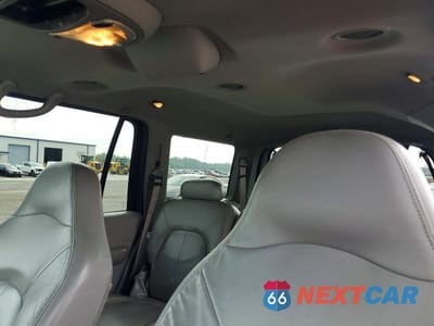 Zdjęcie 10 z 13 samochodu: 2002 FORD EXPEDITION XLT VIN:1FMEU16W32LA63778 - miniatura