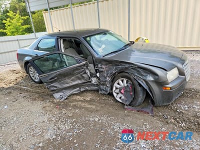Czwarte zdjęcie samochodu z boku: 2008 CHRYSLER 300 LX VIN:2C3KA43R28H133605 - miniatura