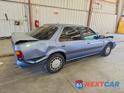 Trzecie zdjęcie samochodu z tyłu: 1989 HONDA ACCORD LXI VIN:1HGCA5546KA069955 - miniatura