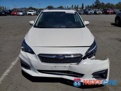 Piąte zdjęcie samochodu w środku: 2018 SUBARU IMPREZA PREMIUM PLUS VIN:4S3GTAD62J3709345 - miniatura