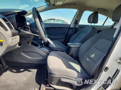 Zdjęcie 7 z 12 samochodu: 2017 KIA FORTE LX VIN:3KPFK4A73HE091243 - miniatura