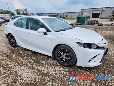 Czwarte zdjęcie samochodu z boku: 2023 TOYOTA CAMRY HYBRID SE VIN:4T1G31AK4PU617668 - miniatura
