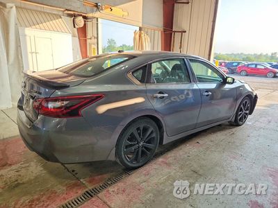 Trzecie zdjęcie samochodu z tyłu: 2018 NISSAN ALTIMA 2.5 SR VIN:1N4AL3AP5JC258268 - miniatura