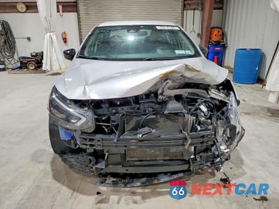 Piąte zdjęcie samochodu w środku: 2024 NISSAN VERSA SR VIN:3N1CN8FV7RL920209 - miniatura