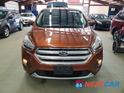 Piąte zdjęcie samochodu w środku: 2017 FORD ESCAPE SE VIN:1FMCU9GD1HUA86966 - miniatura