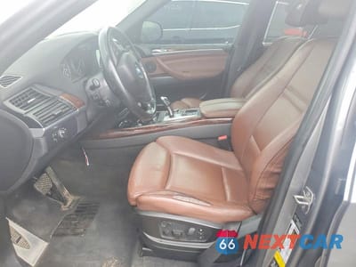 Zdjęcie 7 z 13 samochodu: 2013 BMW X5 XDRIVE50I VIN:5UXZV8C56D0C14514 - miniatura