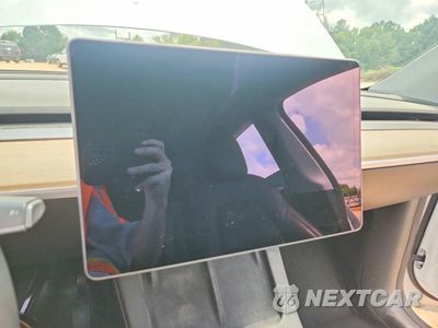 Zdjęcie 9 z 13 samochodu: 2021 TESLA MODEL Y VIN:5YJYGDEE5MF207131 - miniatura