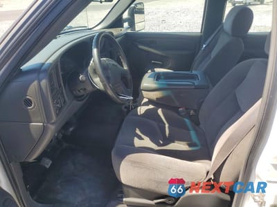 Zdjęcie 7 z 13 samochodu: 2006 GMC SIERRA C2500 HEAVY DUTY VIN:1GTHC23D36F201370 - miniatura