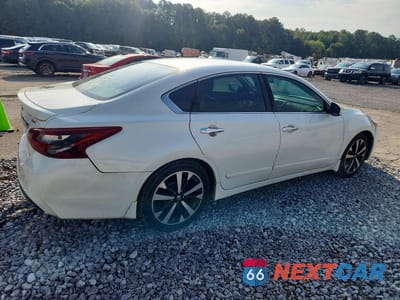 Trzecie zdjęcie samochodu z tyłu: 2018 NISSAN ALTIMA 2.5 SR VIN:1N4AL3AP4JC104943 - miniatura
