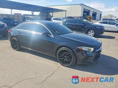 Czwarte zdjęcie samochodu z boku: 2019 MERCEDES-BENZ A 220 VIN:WDD3G4EB8KW000960 - miniatura