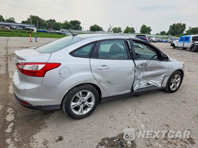 Trzecie zdjęcie samochodu z tyłu: 2014 FORD FOCUS SE VIN:1FADP3F27EL440803 - miniatura