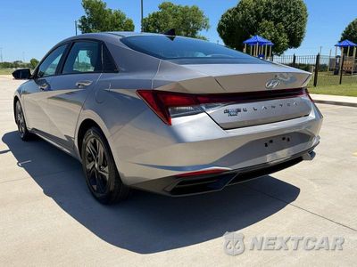 Trzecie zdjęcie samochodu z tyłu: 2021 HYUNDAI ELANTRA SEL VIN:KMHLM4AG3MU192044 - miniatura