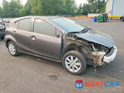 Czwarte zdjęcie samochodu z boku: 2017 TOYOTA PRIUS C TWO VIN:JTDKDTB32H1597552 - miniatura