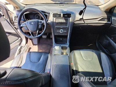 Zdjęcie 8 z 13 samochodu: 2020 FORD FUSION TITANIUM VIN:3FA6P0D96LR151515 - miniatura