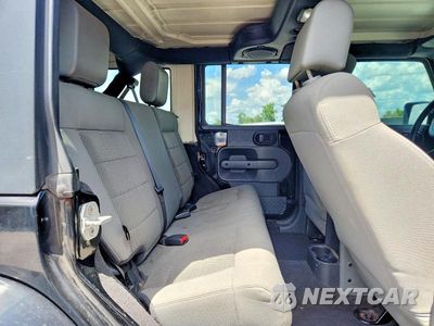 Zdjęcie 11 z 13 samochodu: 2008 JEEP WRANGLER UNLIMITED SAHARA VIN:1J4GA59128L587617 - miniatura