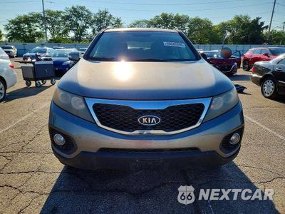 Piąte zdjęcie samochodu w środku: 2011 KIA SORENTO LX VIN:5XYKT4A20BG147407 - miniatura