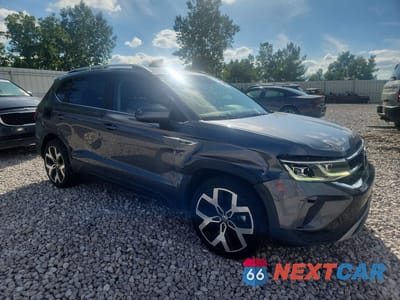 Czwarte zdjęcie samochodu z boku: 2022 VOLKSWAGEN TAOS SEL VIN:3VVJX7B28NM025872 - miniatura