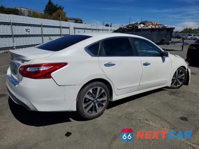 Trzecie zdjęcie samochodu z tyłu: 2016 NISSAN ALTIMA 2.5 SR VIN:1N4AL3AP6GC287898 - miniatura