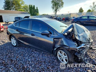 Czwarte zdjęcie samochodu z boku: 2017 CHEVROLET CRUZE LT VIN:1G1BE5SM4H7181980 - miniatura