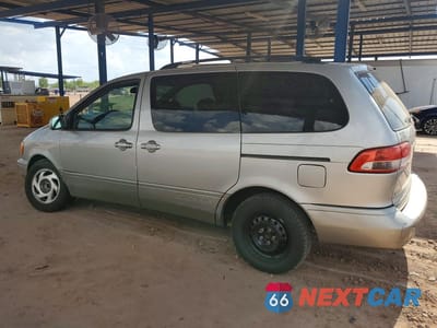 Drugie zdjęcie samochodu z przodu: 2002 TOYOTA SIENNA XLE VIN:4T3ZF13C92U453100 - miniatura