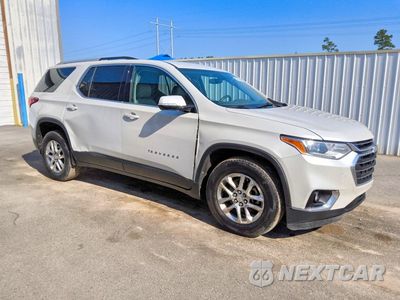 Czwarte zdjęcie samochodu z boku: 2018 CHEVROLET TRAVERSE LT VIN:1GNERGKW8JJ104986 - miniatura