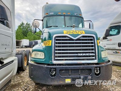 Piąte zdjęcie samochodu w środku: 2017 MACK CXU612 SEMI TRUCK VIN:1M1AW01X5HM009778 - miniatura