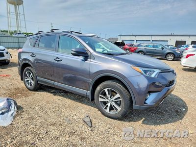 Czwarte zdjęcie samochodu z boku: 2017 TOYOTA RAV4 XLE VIN:JTMRFREV8HJ117801 - miniatura