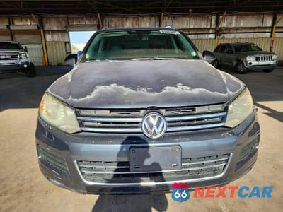 Piąte zdjęcie samochodu w środku: 2012 VOLKSWAGEN TOUAREG V6 TDI VIN:WVGFK9BP8CD000100 - miniatura