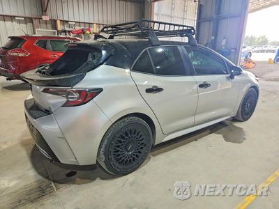 Trzecie zdjęcie samochodu z tyłu: 2022 TOYOTA COROLLA XSE VIN:JTNC4MBE5N3183768 - miniatura