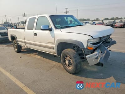 Czwarte zdjęcie samochodu z boku: 2001 CHEVROLET SILVERADO K2500 HEAVY DUTY VIN:1GCHK29UX1E245908 - miniatura
