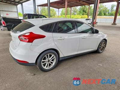Trzecie zdjęcie samochodu z tyłu: 2017 FORD FOCUS SE VIN:1FADP3K20HL246544 - miniatura