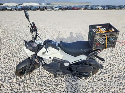 Trzecie zdjęcie samochodu z tyłu: 2024 HONDA NVA110 B VIN:3H1JK07E8RD002889 - miniatura