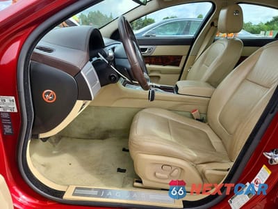 Zdjęcie 7 z 12 samochodu: 2011 JAGUAR XF PREMIUM VIN:SAJWA0GB2BLR82809 - miniatura