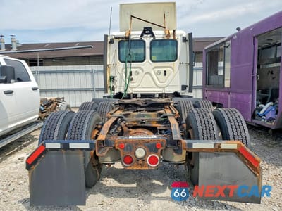 Zdjęcie 6 z 12 samochodu: 2019 FREIGHTLINER CASCADIA 113 VIN:3AKJGBDVXKDJW2125 - miniatura