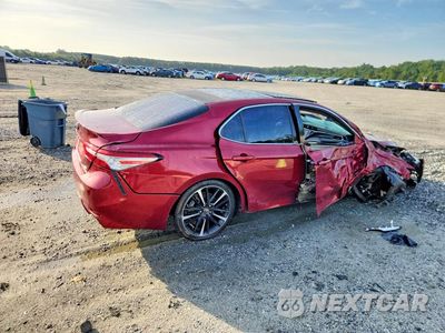 Trzecie zdjęcie samochodu z tyłu: 2018 TOYOTA CAMRY XSE VIN:4T1B61HK9JU640569 - miniatura
