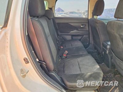 Zdjęcie 11 z 13 samochodu: 2015 MITSUBISHI OUTLANDER ES VIN:JA4AD2A31FZ008698 - miniatura