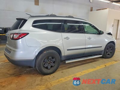 Trzecie zdjęcie samochodu z tyłu: 2017 CHEVROLET TRAVERSE LS VIN:1GNKVFKD1HJ267996 - miniatura