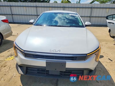 Piąte zdjęcie samochodu w środku: 2025 KIA K4 LXS VIN:3KPFT4DE8SE025916 - miniatura