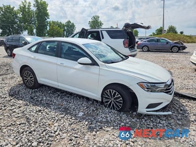 Czwarte zdjęcie samochodu z boku: 2021 VOLKSWAGEN JETTA S VIN:3VWC57BU0MM062389 - miniatura