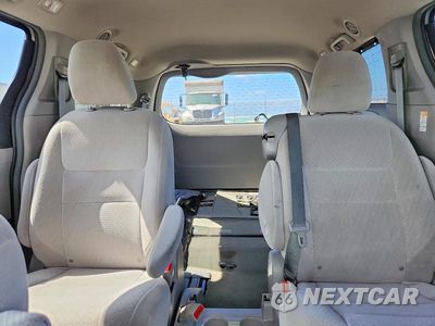 Zdjęcie 10 z 13 samochodu: 2015 TOYOTA SIENNA LE VIN:5TDKK3DC2FS532140 - miniatura