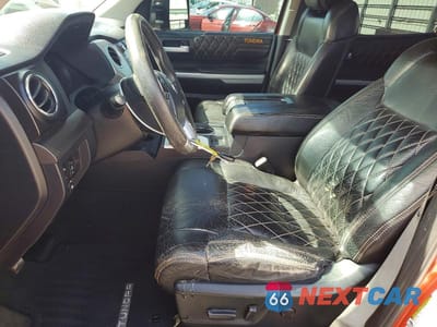 Zdjęcie 7 z 12 samochodu: 2018 TOYOTA TUNDRA CREWMAX SR5 VIN:5TFDW5F11JX761965 - miniatura