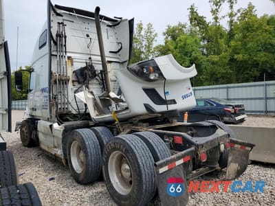 Drugie zdjęcie samochodu z przodu: 2016 VOLVO VNL SEMI TRUCK VIN:4V4NC9TG9GN960266 - miniatura