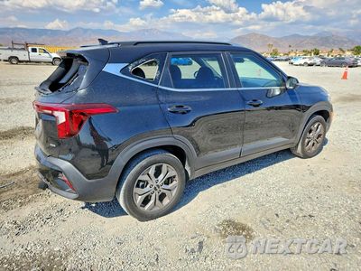 Trzecie zdjęcie samochodu z tyłu: 2024 KIA SELTOS S VIN:KNDEUCAAXR7653166 - miniatura