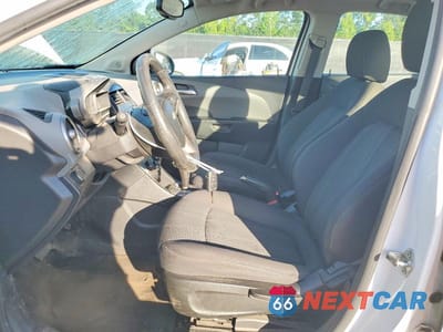 Zdjęcie 7 z 12 samochodu: 2015 CHEVROLET SONIC LT VIN:1G1JC5SH7F4163492 - miniatura