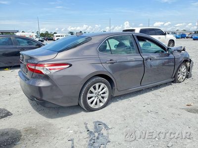 Trzecie zdjęcie samochodu z tyłu: 2020 TOYOTA CAMRY LE VIN:4T1C11AK5LU303770 - miniatura