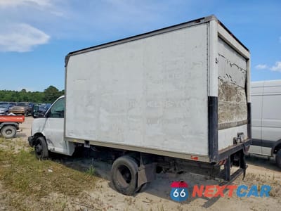 Drugie zdjęcie samochodu z przodu: 2003 CHEVROLET EXPRESS BOX TRUCK VIN:1GBHG31U631171923 - miniatura