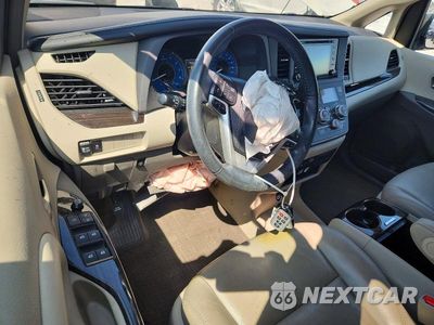 Zdjęcie 8 z 13 samochodu: 2018 TOYOTA SIENNA XLE 7-PASSENGER VIN:5TDDZ3DC8JS202970 - miniatura