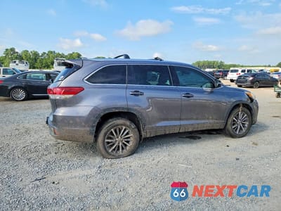Trzecie zdjęcie samochodu z tyłu: 2018 TOYOTA HIGHLANDER XLE VIN:5TDKZRFH6JS542945 - miniatura