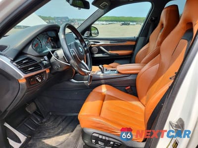 Zdjęcie 7 z 13 samochodu: 2015 BMW X5 M VIN:5YMKT6C55F0C89163 - miniatura